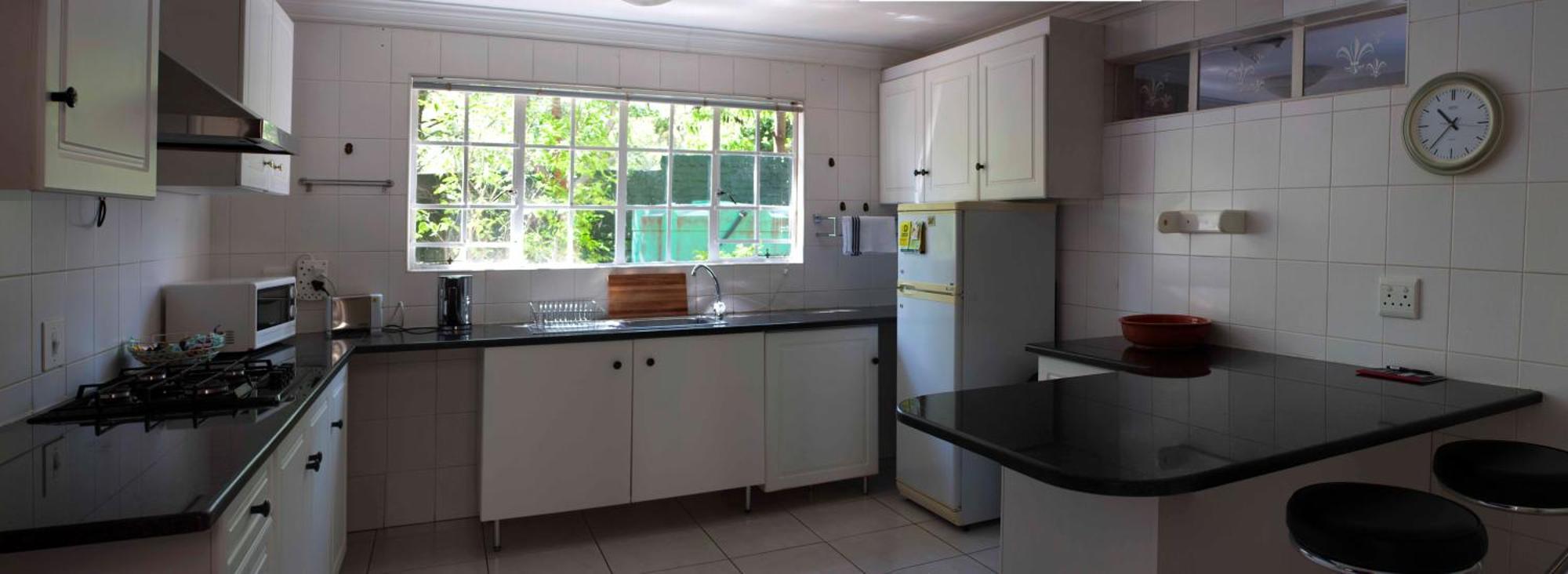 Summerview Guest Lodge Йоханесбург Стая снимка