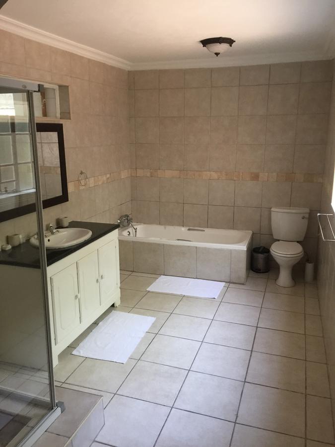 Summerview Guest Lodge Йоханесбург Екстериор снимка