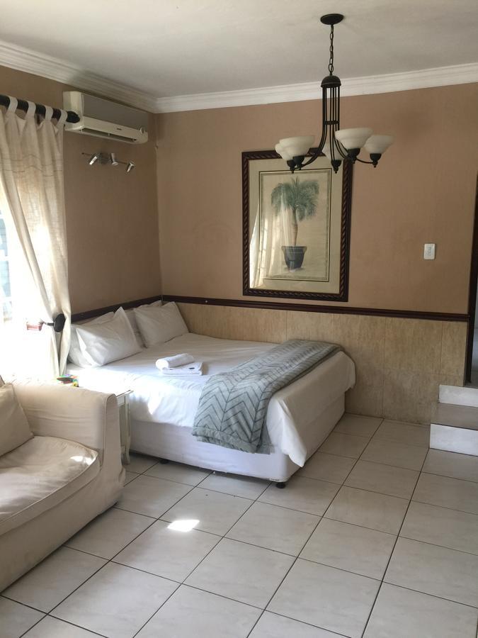 Summerview Guest Lodge Йоханесбург Екстериор снимка
